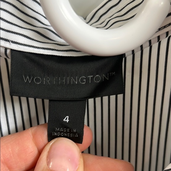 Women’s  Striped Black and White Shirt NWT - Picture 3 of 7
